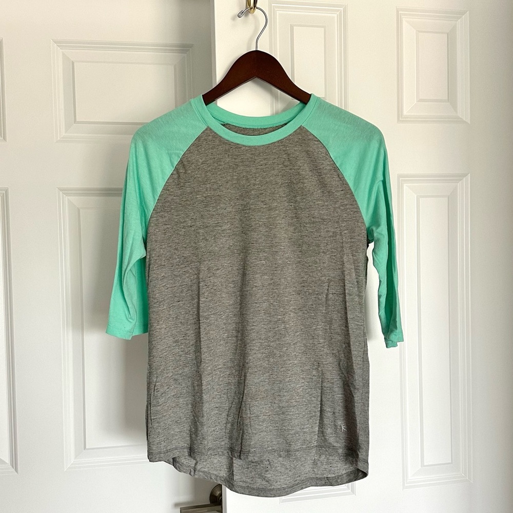 Danskin Now loose Medium DriMore Baseball Tee